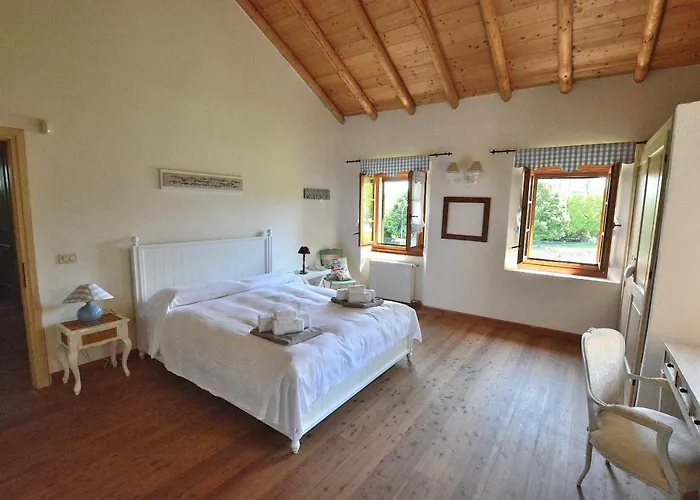 Rustico Marciaga With Pool شاليه كوسترمانو