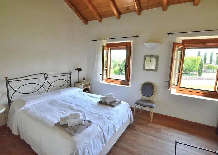 シャレー Rustico Marciaga With Pool コステロマーノ