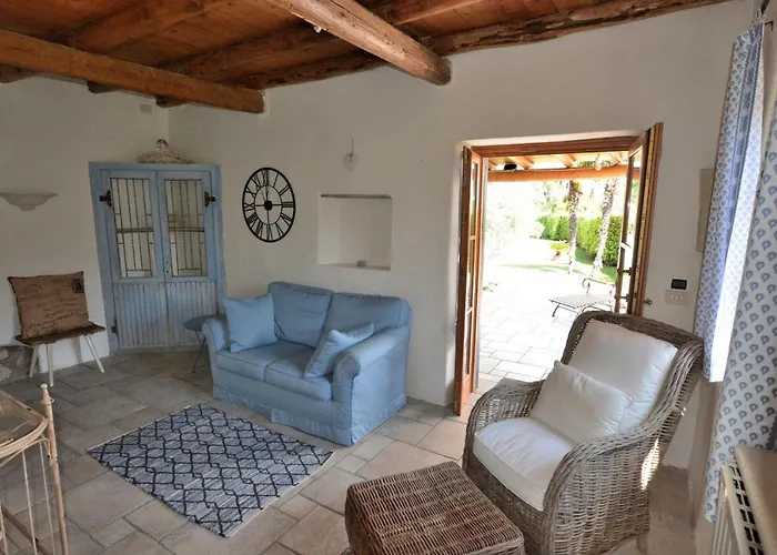 Rustico Marciaga With Pool בקתה קוסטרמנו